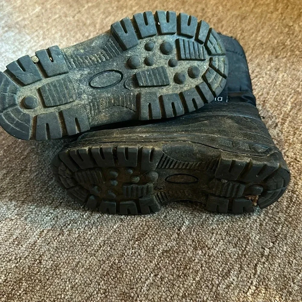 Boys black snow boots